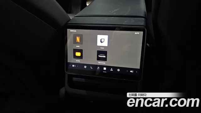 Tesla Model 3 — Фото автомобиля 30