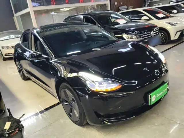 Tesla Model 3 — Фото автомобиля 3
