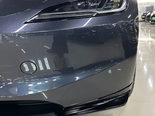 Tesla Model 3 — Фото автомобиля 11