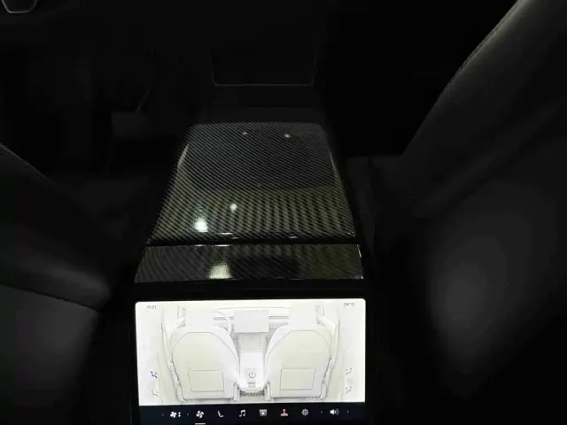 Tesla Model Y — Фото автомобиля 9