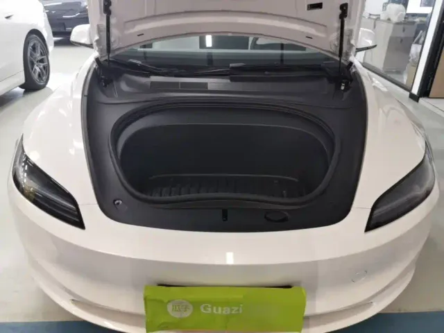 Tesla Model 3 — Фото автомобиля 19