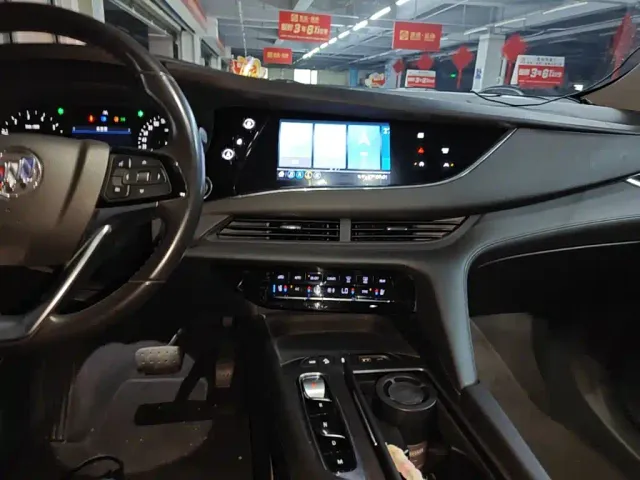 Buick Enclave — Фото автомобиля 12