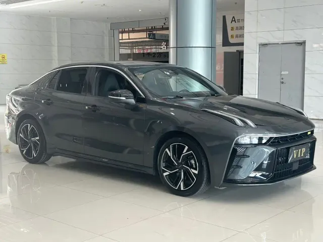 Lynk & Co 03 — Фото автомобиля 2