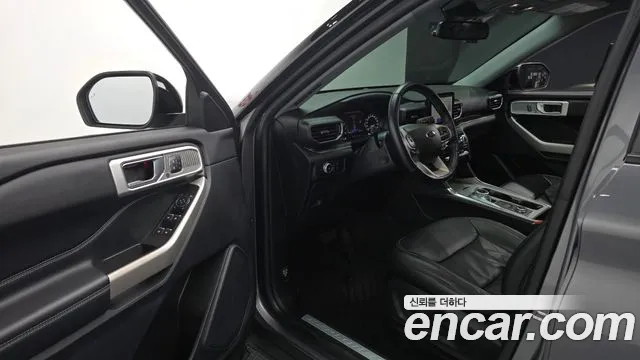 Ford Explorer — Фото автомобиля 10