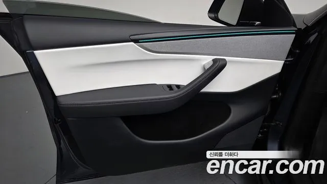 Tesla Model Y — Фото автомобиля 13