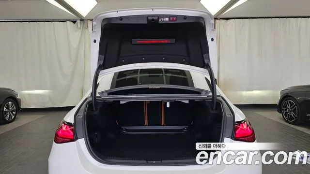 Mercedes-Benz E-Class — Фото автомобиля 26