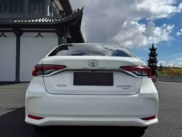 Toyota Corolla — Фото автомобиля 5