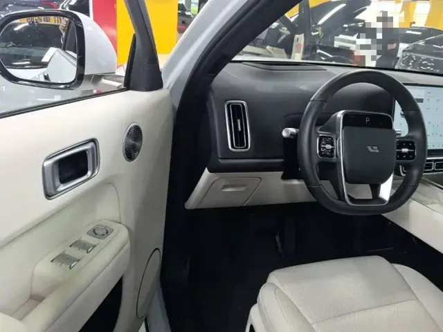 Li Auto L9 — Фото автомобиля 15