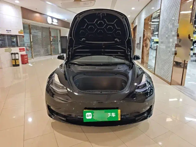 Tesla Model 3 — Фото автомобиля 19