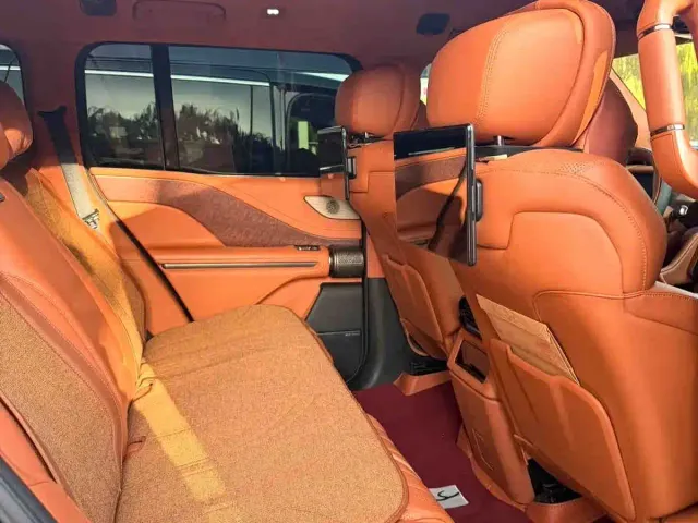 BYD U8 — Фото автомобиля 5