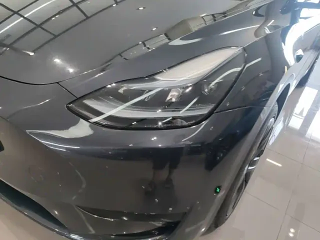 Tesla Model Y — Фото автомобиля 23