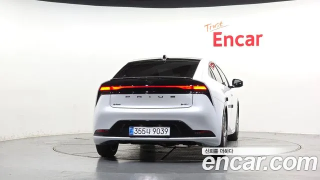 Toyota Prius — Фото автомобиля 4
