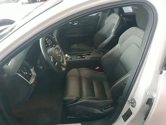 Volvo S60 — Фото автомобиля 14