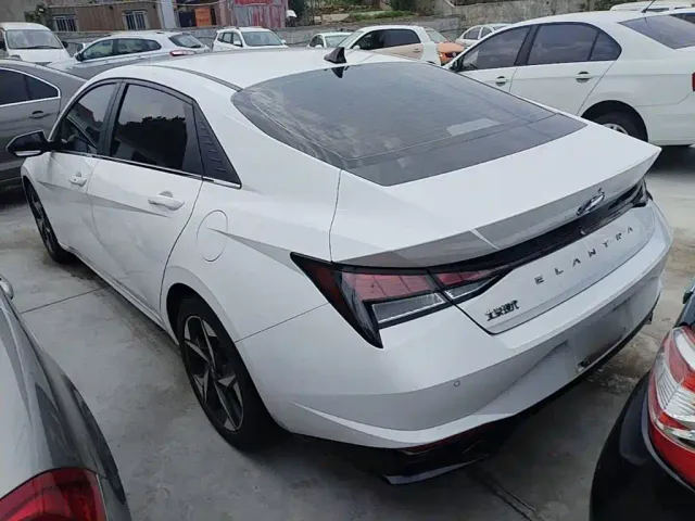 Hyundai Elantra — Фото автомобиля 4