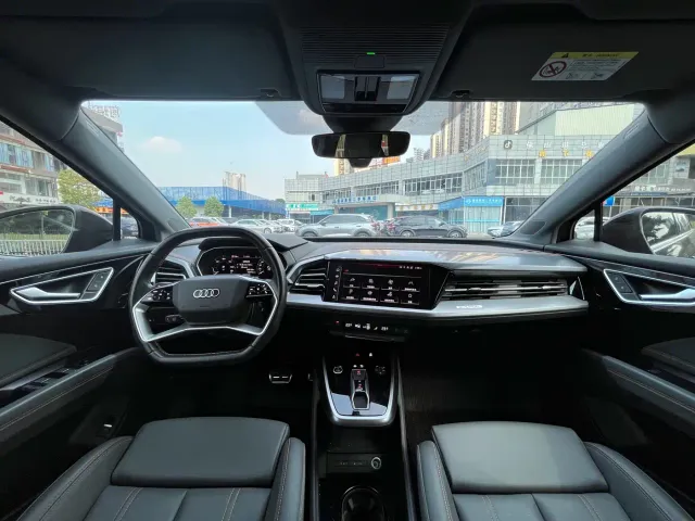 Audi Q4 e-tron — Фото автомобиля 10