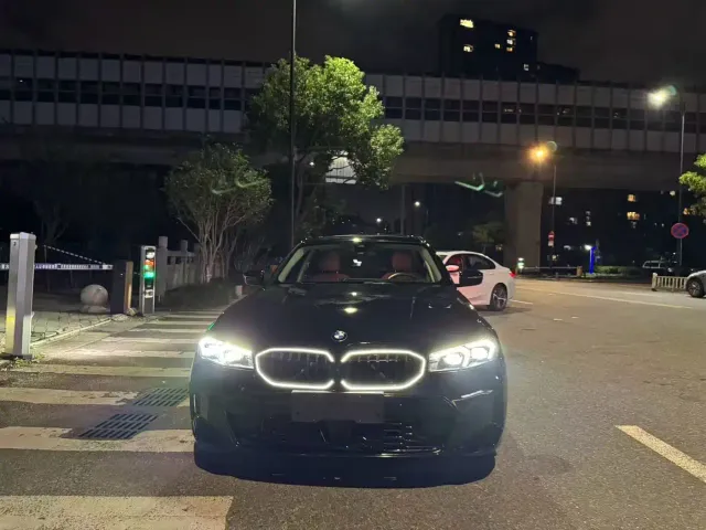 Фотография автомобиля — BMW 3 Series
