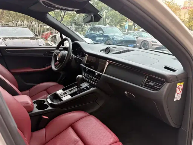 Porsche Macan — Фото автомобиля 12