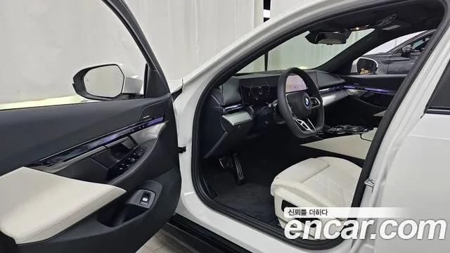 BMW 5 Series G60 — Фото автомобиля 15