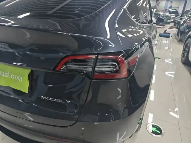 Tesla Model Y — Фото автомобиля 7