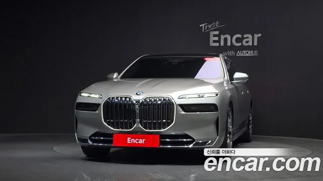 BMW 7-Series 7 серия (G70) 740i xDrive Classic Silver Edition — Фото автомобиля 3
