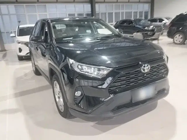 Toyota RAV4 — Фото автомобиля 3