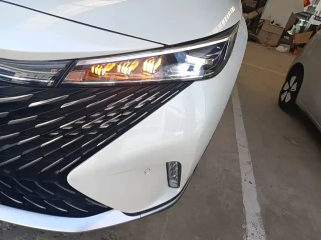 Roewe RX5 — Фото автомобиля 23