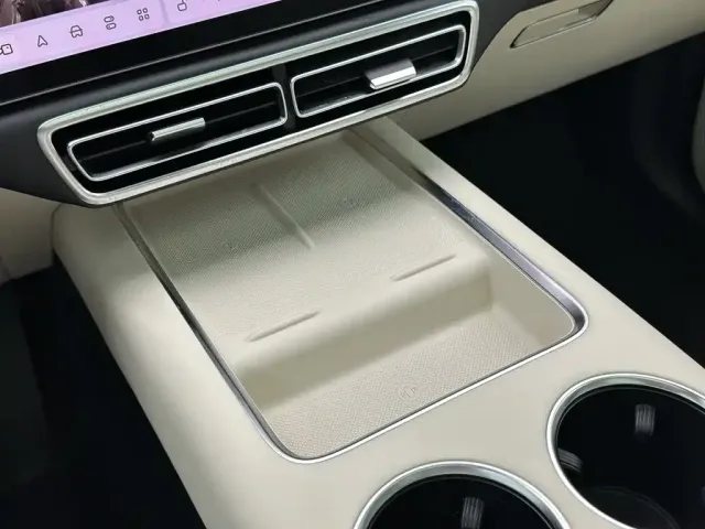 Li Auto L7 — Фото автомобиля 18