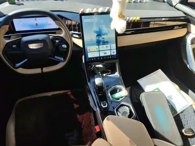 Geely Boyue L — Фото автомобиля 10