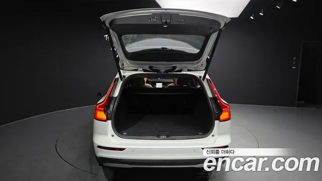 Вольво V60 V60 Cross Country 2 поколение B5 Ultimate AWD — Фото автомобиля 20