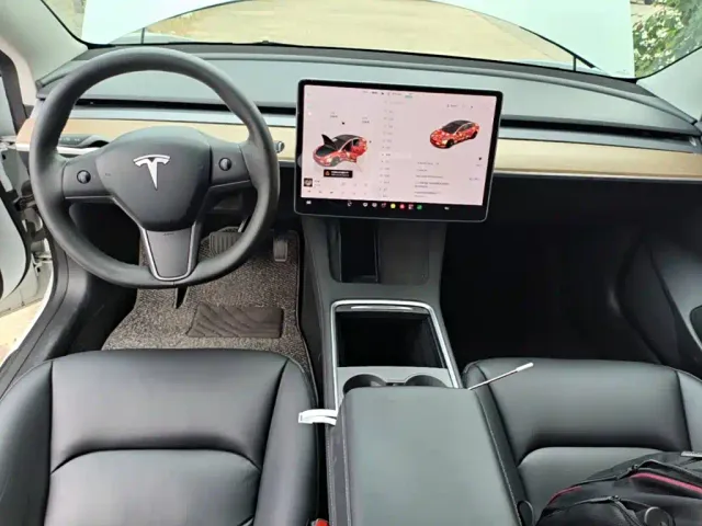 Tesla Model 3 2023 Rear-Wheel Drive — Фото автомобиля 12