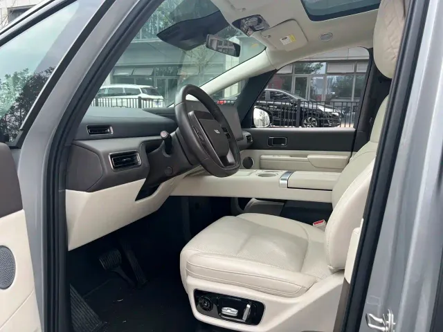Li Auto MEGA — Фото автомобиля 7