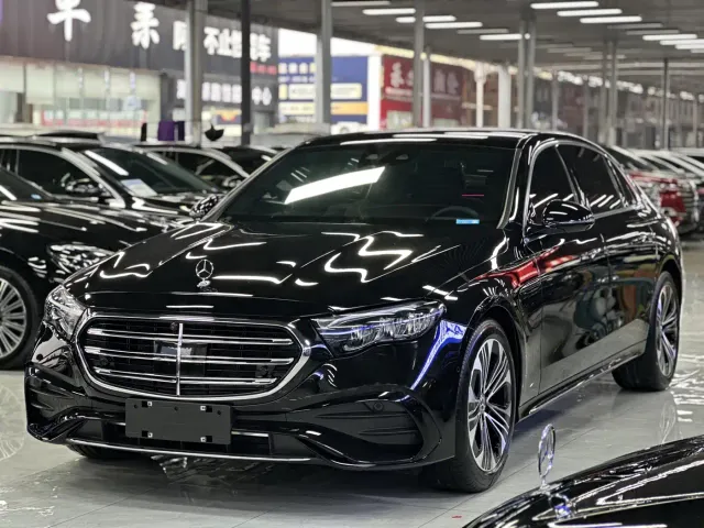Фотография автомобиля — Mercedes-Benz E-Class