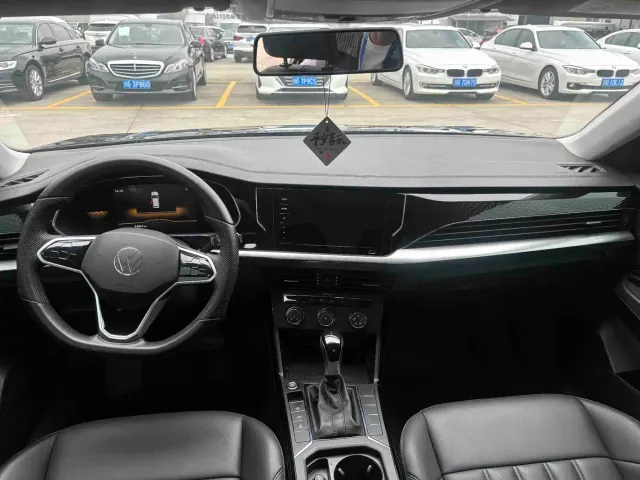 Volkswagen Passat — Фото автомобиля 8
