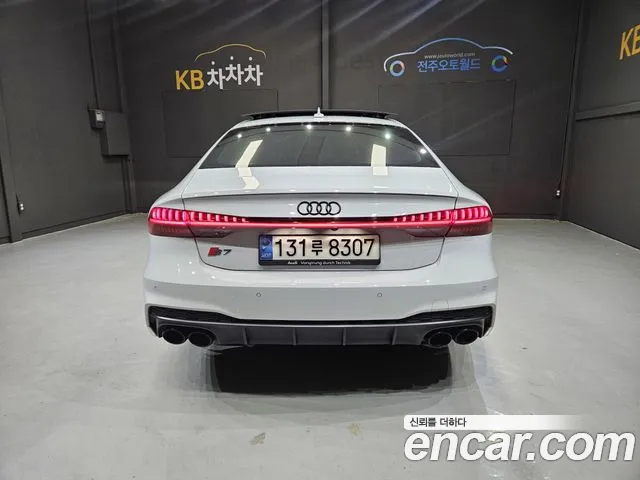 Audi S7 4K — Фото автомобиля 4