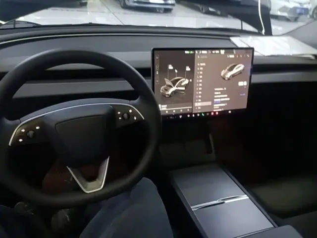 Tesla Model 3 — Фото автомобиля 9