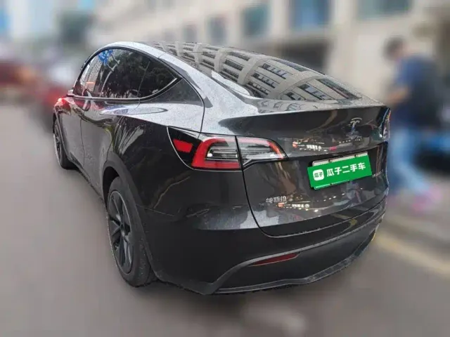 Tesla Model Y — Фото автомобиля 24