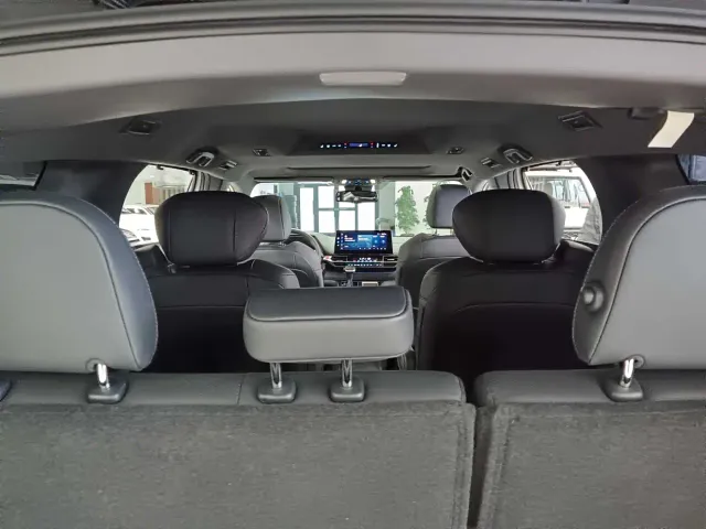 Toyota Sienna — Фото автомобиля 17