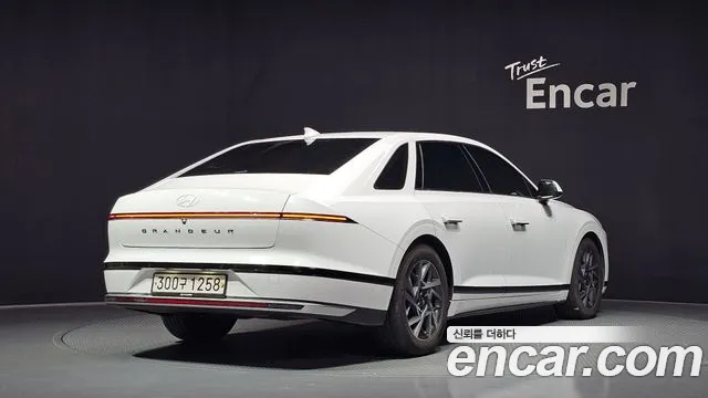 Hyundai Grandeur Grandeur (GN7) 3.5 LPG 2WD (Такси) — Фото автомобиля 2