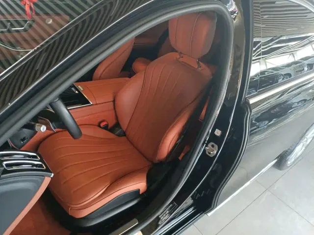 Mercedes-Benz S-Class — Фото автомобиля 14