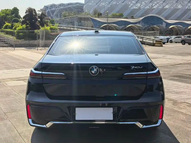 BMW 7 Series — Фото автомобиля 5
