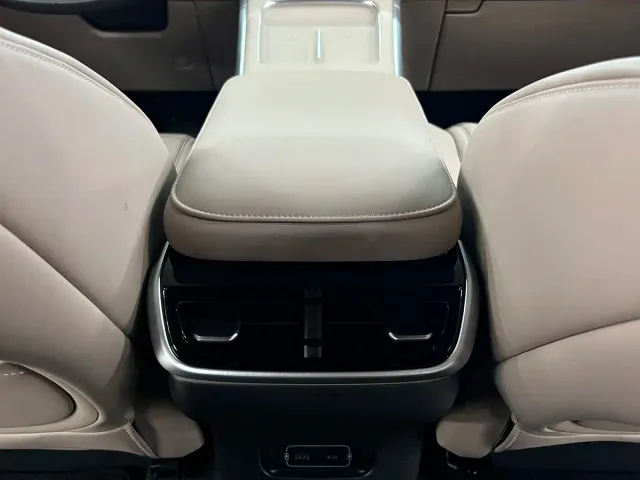 Xpeng G9 — Фото автомобиля 11