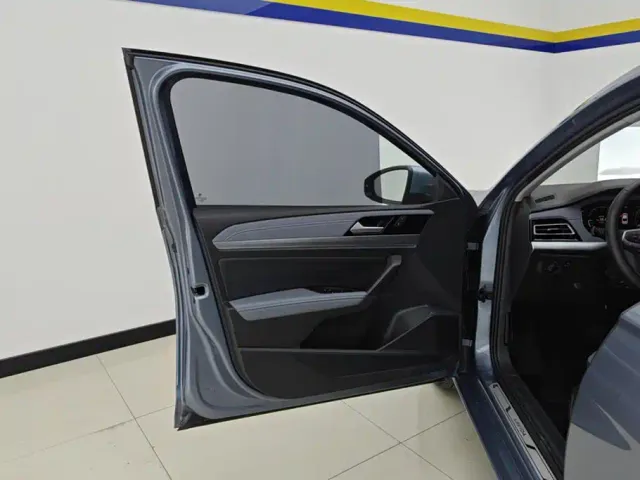 Volkswagen Lavida — Фото автомобиля 7