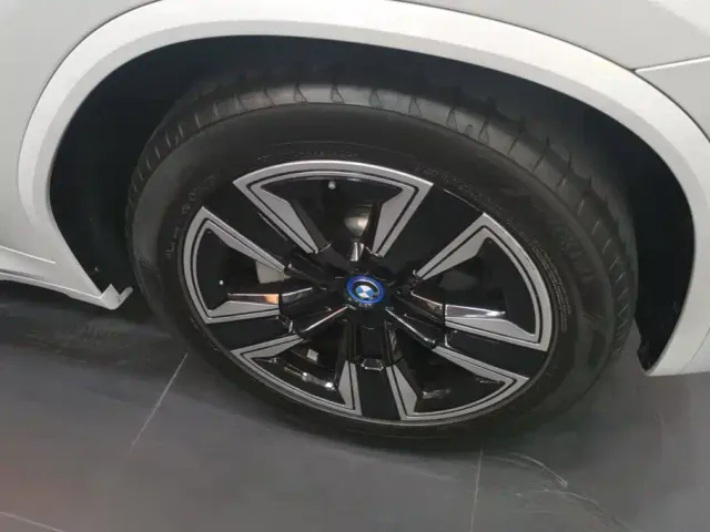 BMW iX3 — Фото автомобиля 6