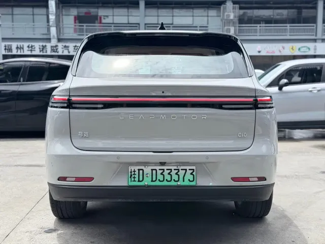 Leapmotor C10 — Фото автомобиля 5