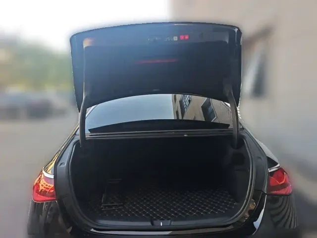 Mercedes-Benz E-Class — Фото автомобиля 23
