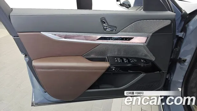 BMW 7 Series G70 — Фото автомобиля 13