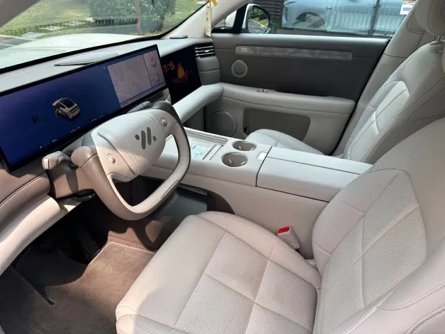 IM Motors LS6 — Фото автомобиля 12