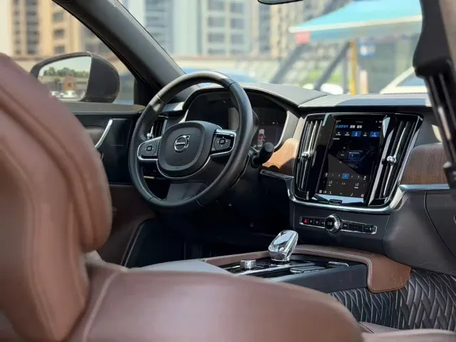 Volvo S90 — Фото автомобиля 7