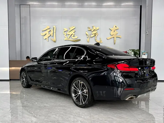 BMW 5 Series — Фото автомобиля 15
