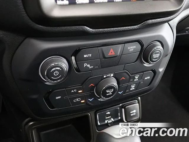 Jeep Renegade — Фото автомобиля 9